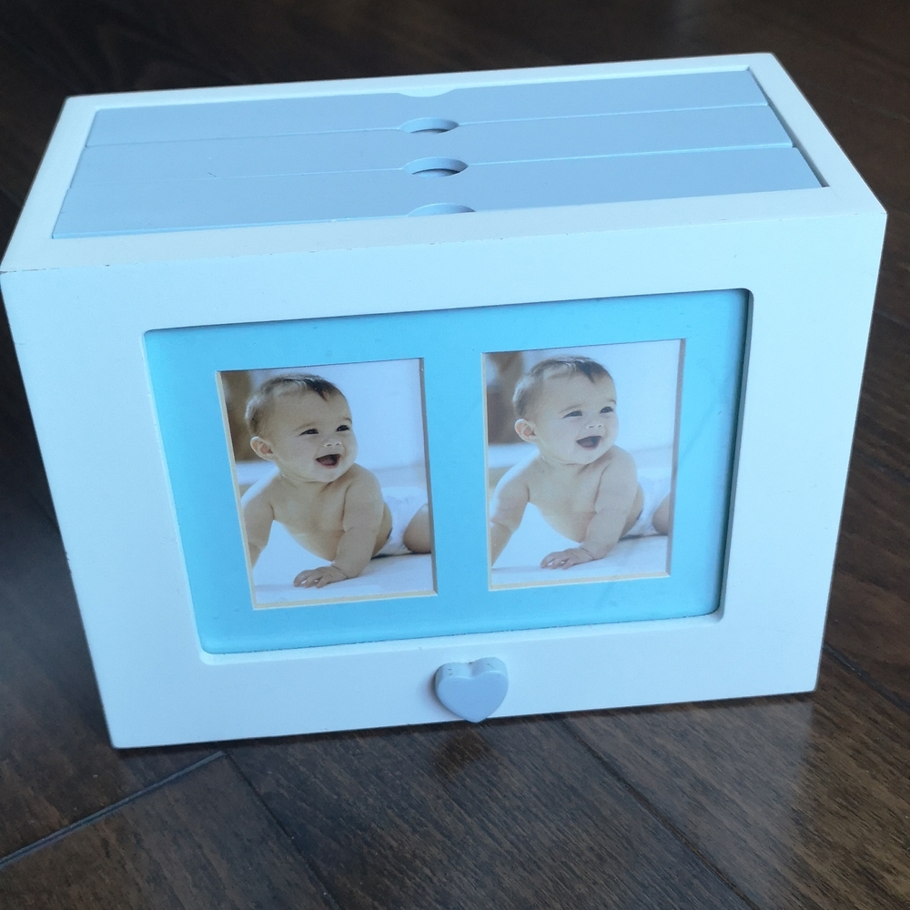 🧸Cute wooden insert photos box/album
